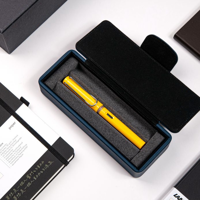 LAMY SAFARI 狩獵者列 獨家限量 鋼筆 / 鋼珠筆 / 原子筆 皮革筆盒 - 多彩 (特別版-湛藍皮革筆盒)