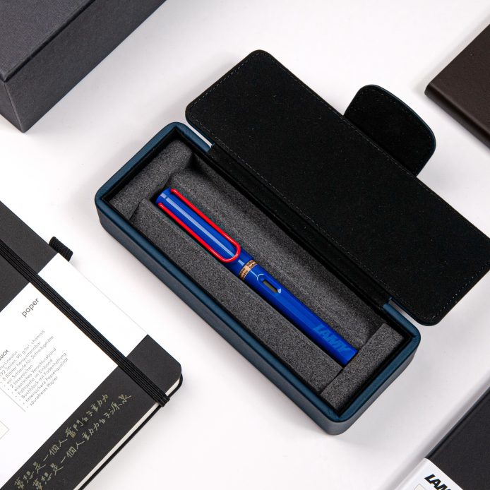 LAMY SAFARI 狩獵者列 獨家限量 鋼筆 / 鋼珠筆 / 原子筆 皮革筆盒 - 藍紅 (特別版-湛藍皮革筆盒)